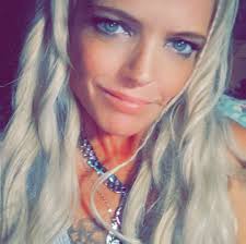 Hi all, been in a relationship for 3 months, he goes through my ph and if I  haven't deleted old messages and numbers from exes he's mad, now I'm not  allowed to