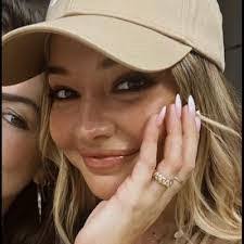 Iris Pritchett's Instagram, Twitter & Facebook