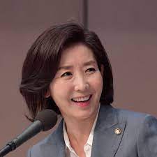 유튜버냐, 비열해 태도 고쳐라 토론회서 또 맞붙은 이준석·나경원. ë‚˜ê²½ì› Home Facebook