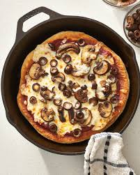 How To Make Stovetop Skillet Pizza Recipe Stove Top Recipes Skillet Pizza Stovetop Pizza