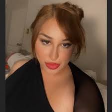 When you make a joke in front of your therapist & instead of laughing, she  starts writing it down…🙄