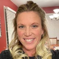 Stephanie Scholl's Instagram, Twitter & Facebook