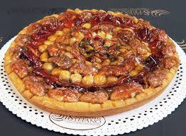 Tutti vogliamo scambiarci un abbraccio prima del natale, non è così? Crostata Di Frutta Secca Pasticceria Stefano