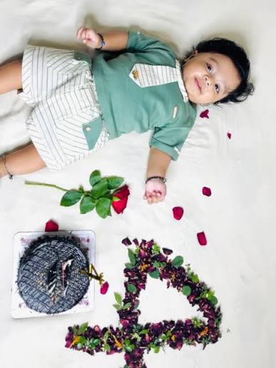 Floral & Chocolate Cake 4-Month Baby Milestone