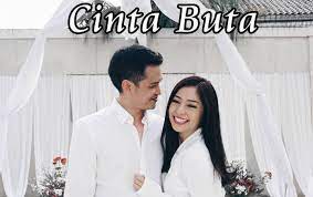 Dia bertemu dengan seorang penyelamat ganteng miskin dan mereka berdua akhirnya berteman hingga terjalin kisah romantis. Perjalanan Nikita Willy Mengenali Cinta Di Cinta Buta Menyingkirkan Irish Bella Ammar Zoni