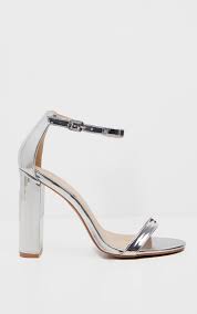 Trouvez chaussures a talons sur 2ememain ✅ avantageux pour tout le monde. Sandales A Talon Carre Et Bride Argentee Prettylittlething Fr