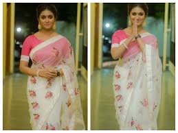 Share comedian kapil sharma and his eccentric friends and neighbours chat with celebrities across various fields and get them laughing with their wild antics. Rinku Rajguru Shows Off Her Regal Side In An Elegant Saree