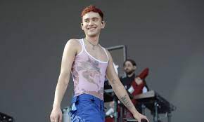 The years & years frontman stars as ritchie tozer in the hit. Olly Alexander Performs Stevie Wonder Hit On Later With Jools Holland