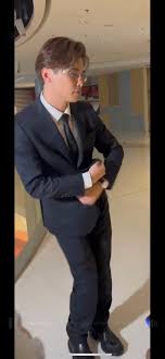 修仔跳抖音舞= 形TVB跳抖音舞=柒大家都雙標囝，大家都係不分青紅皂白，有明星就奶👍🏻