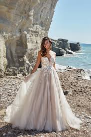 Schönes brautkleid von eddy k mit dezenter spitzenbesatz. Eddy K Suri Brautkleid Lin Riehl Das Hochzeitshaus