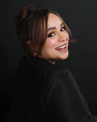 Valery Silva, joven talento de la región andina en el ámbito artístico, da  sus primeros pasos en la música en el año 2021, donde aprende guitarra en  la academia Ciudad Musical, aunque