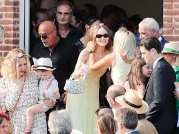 Parce que c'est dans sa quant à cette information son éventuel mariage avec samuel benchetrit, ndlr, je ne la confirme pas. Vanessa Paradis Radieuse En Robe De Mariee