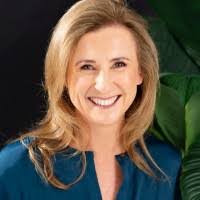 Kim Poyner's Instagram, Twitter & Facebook