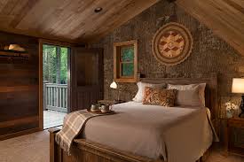 Romantic vacations are a wonderful way to break up the routines of daily life and take some time to enjoy life with loved ones. Gateway Luxury Cabins Gateway Lodge