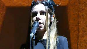 Thérapie taxi, girls in hawaii, jain, band of horses, the kills, lee fiels and the expressions… Pj Harvey To Bring You My Love Live Rock En Seine France 2017 Youtube