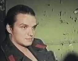 Владимир епифанцев предложил снимать картину в подвале, находящемся в здании «фабрики кардинального искусства». Sozdat Mem Epifan Epifancev Malenkij Zelenyj Slonik Odna Istoriya Kartinki Meme Arsenal Com