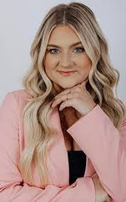 Carla Bearden's Instagram, Twitter & Facebook