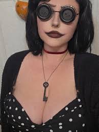 Ronnie Rose (@veronicaanncx)