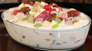 Además de contener esta gran combinación de frutas, esta ensalada navideña lleva un rico aderezo a base de crema y una pizca de azúcar. Ensalada Navidena De Frutas Youtube