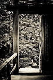 Ceci N Est Pas Une Porte Ceci Est Un Kakemono Japanese Interior Design Japanese Architecture Arch Architecture