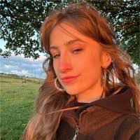 Anna Signore's Instagram, Twitter & Facebook