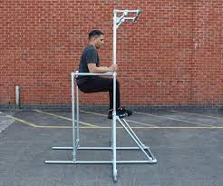 La chaise romaine est un équipement qui a été inventé il y a plus de deux siècles. Chaise Romaine Barres De Tractions Et Dips Assemblage Direct