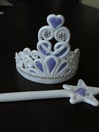 Pin By La Petite Cuisine De Nini On Girls Cakes Fondant Crown Gumpaste Cake Toppers Cake Decorating Techniques