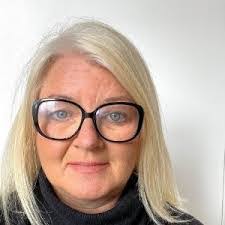 Miranda Glover's Instagram, Twitter & Facebook