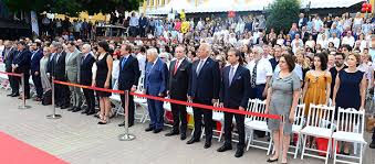 Galatasaray university is a turkish university established in i̇stanbul, turkey in 1992, following an agreement signed in the presence of pre. Galatasaray Universitesi Nde Mezuniyet Coskusu Galatasaray Org