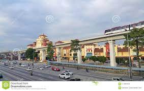 It has about 250 shops and the number is still increasing. Lrt Das Durch Ioi Mall In Puchong Stadt Uberschreitet Redaktionelles Stockfoto Bild Von Modern Masse 111894618