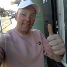 Stream Lee Derby music