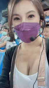 很多人問我買房殺價怎麼殺， 一般來說，開價一定稍高10%～30%不等， 要精準喊價要先做過功課， 看一下實價登錄，這物件轉過幾手？  有些轉兩手的第二手都開很高，一看就知道是投資客的傑作， 投資客的裝潢通常都講求「便宜、表面」，漏水、壁癌細節都藏得很好！ 專門賣給 ...