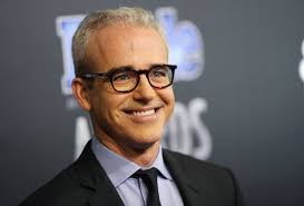 Revista People pide acción contra violencia con armas