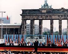 Bis zum fall der berliner mauer 1989 wurde das grenzsystem ständig ausgebaut, um die flucht in den westen unmöglich zu machen. Berliner Mauer Wikipedia