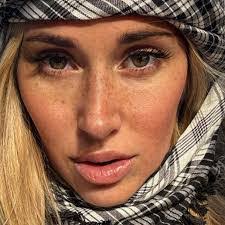 Jeni Summers's Instagram, Twitter & Facebook