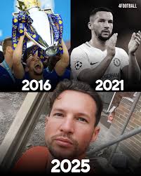 The infamous “most awkward photo ever” 😬 John Terry sitting