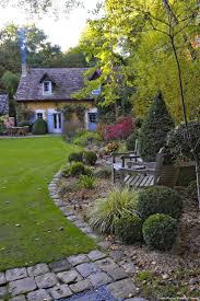 Bordeaux Der Garten Jardin Petit Sarthe Von Der Garten Von Der Garten Von Petit Bordeau In 2020 Country Gardening Cottage Garden Cottage Garden Design