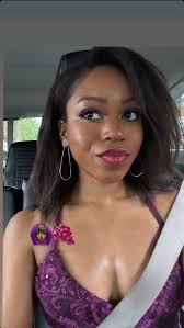 Riele Downs happy Monday 🥰