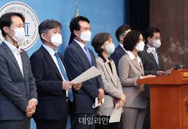 윤석열 부인 김건희 씨 이력서 허위 기재 직접 해명 촉구하는 열린민주당-민주당 교육위원들