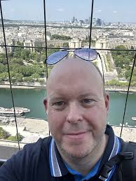 Hard at work. Think I was the only paying customer they checked!!