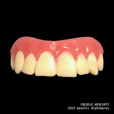 Did freddie mercury's overbite, extra teeth or gap improve his voice or give him more range? Freddie Mercury Charakter Kostum Zahne Etsy
