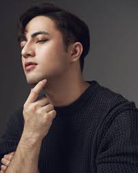 Fave of the bunch 🙌🏻 M: @smartc_orange Fit: @gfrmanila @amicustailor P:  Carl Michael Baylon Face: @theglutaloungeph @nursekate.tgl  @kylejavierrr.tgl #alagangkateyap #alagangtheglutalounge