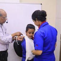 एयरहोस्टेस बनने के लिए आपकी गाइड | वेतन, योग्यता, कोर्स की फीस और अधिक |  APT एडवांटेज