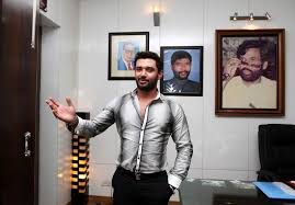 बॉलीवुड, मॉडलिंग में फ्लॉप लेकिन राजनीति के स्टार रहे चिराग. Chirag Paswan Idade Casta Esposa Familia Biografia E Muito Mais Politico