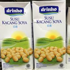 There are 105 calories in 1 kotak (250 ml) of soyfresh soya milk (susu kacang soya plain). Susu Kacang Soya Kotak