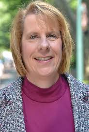 Barbara Hewitt's Instagram, Twitter & Facebook