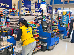 how much walmart employees get paid from cashiers to