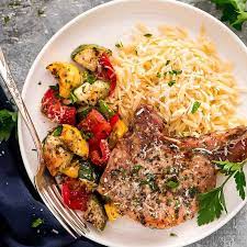 1 pork chop with 3/4 cup noodles and 1/2 cup sauce : Italian Pork Chops Baked With Veggies Lil Luna