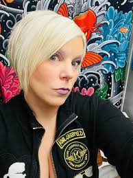 Yayyyyyyy! Caved and back to my short haur chick look !!!!! I am SO HAPPY  to be back to shorty ! So much more me ! If I say I am growing