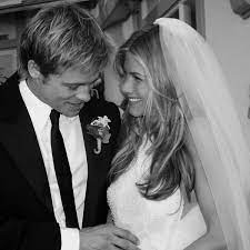 Jennifer aniston's wedding to brad pitt remains one of the most iconic celebrity moments of the 2000s. Inside Brad Pitt And Jennifer Aniston S Dramatic Wedding Tears Snubs And Heartbreaking Vows Mirror Online